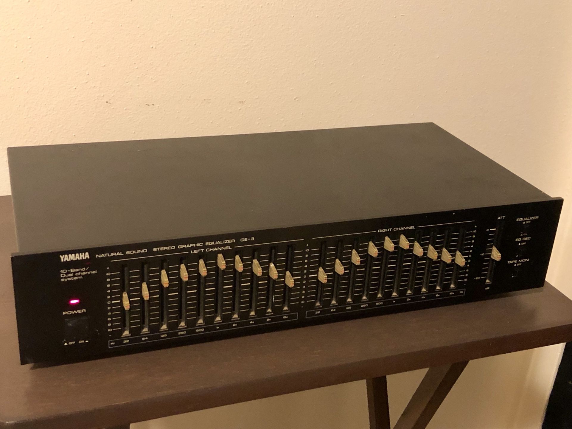 YAMAHA GE-3 NATURAL SOUND 20 BAND STEREO GRAPHIC EQUALIZER