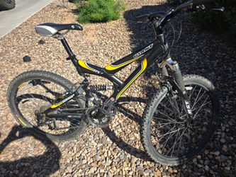 GIANT DS3 WARP MOUNTAIN BIKE