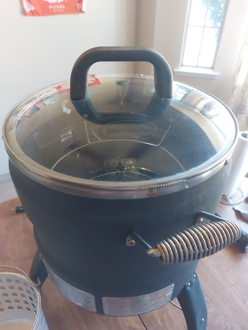 3 in 1 Masterbuilt Butterball XL Electric Deep Fryer for Sale in  Sacramento, CA - OfferUp