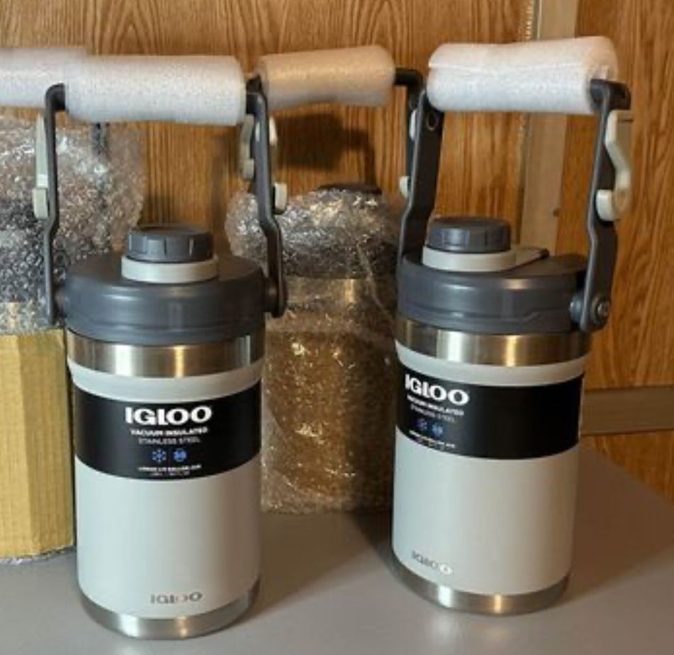 Igloo 1/2 gal Stainless Steel Sports Beverage Jug (64 oz.) vacuum insulated.