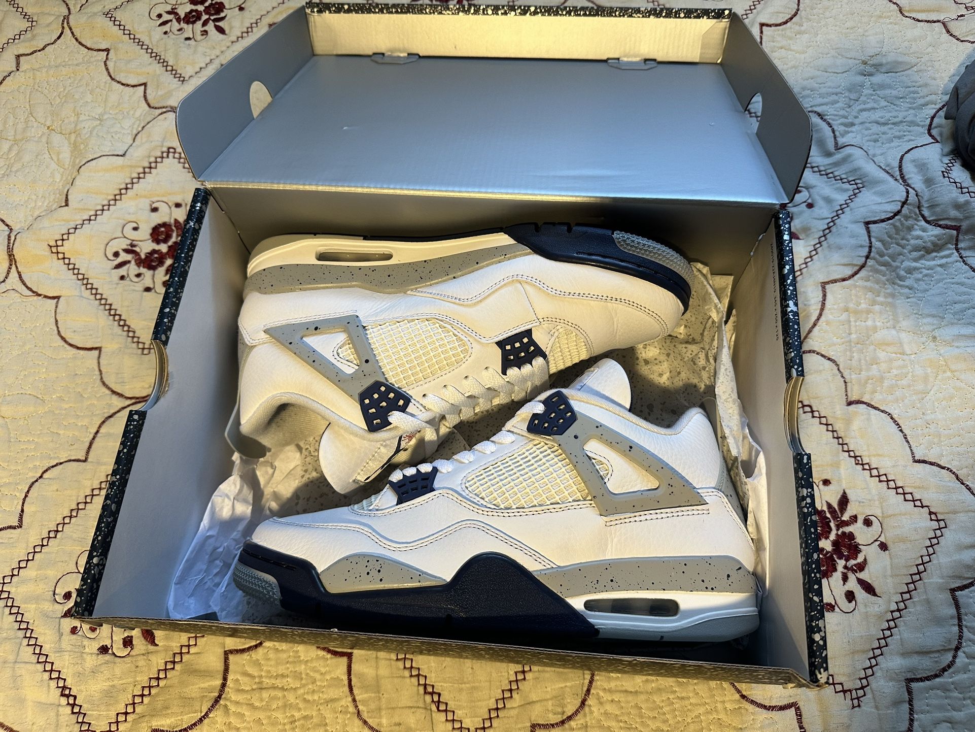 Jordan 4 Midnight Navy 