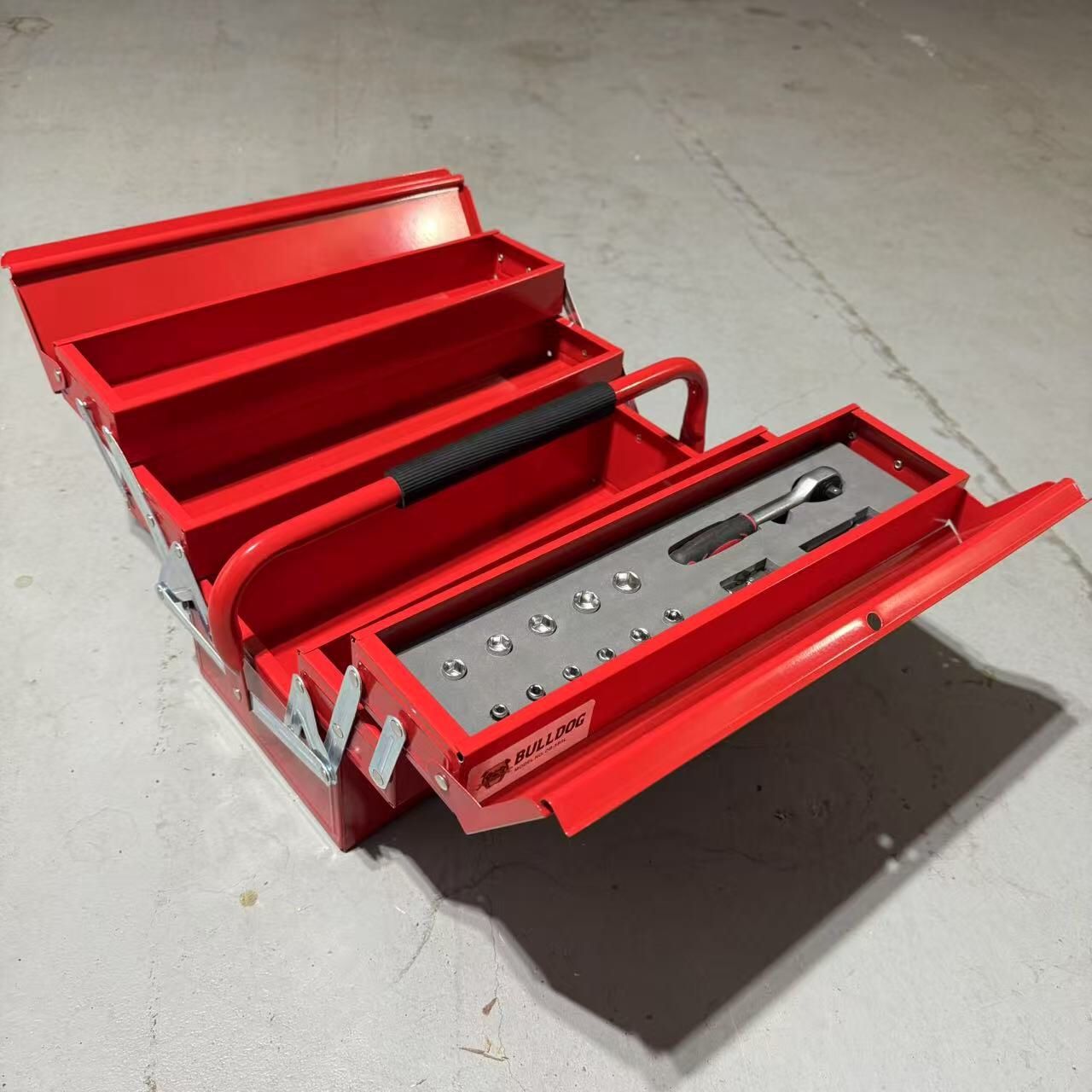 New In Box Bulldog Expandable Tool Box Storage Tools Carrier With 14 Pcs Driver Wrench Socket Set