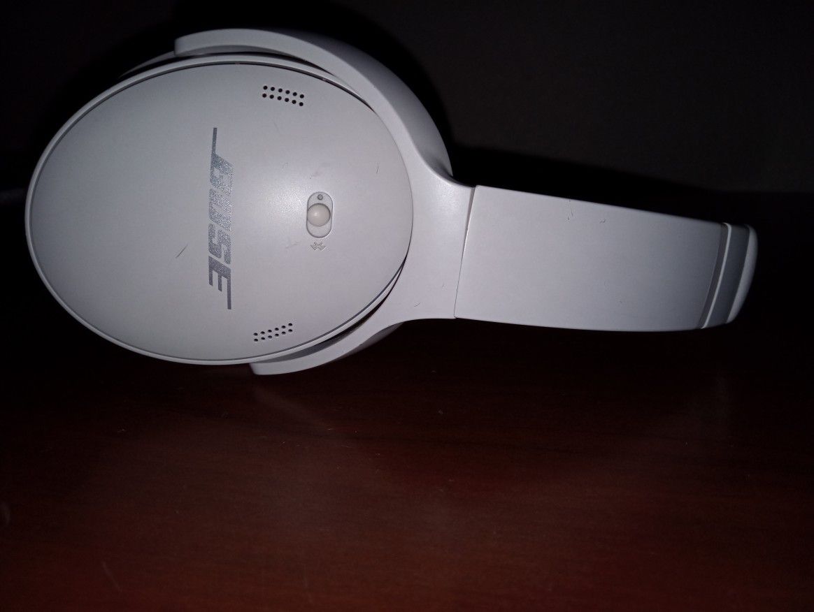 Bose Quiet Comfort Noise Cancelling Wireless headphones 
