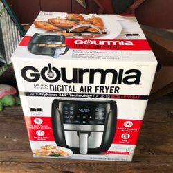 Gourmia GAF698 6 Qt Low Fat Digital Air Fryer Black Stainless W FryForce 360