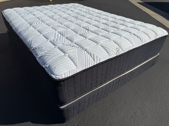 Queen Royal Bamboo Supreme Mattress and Boxspring!