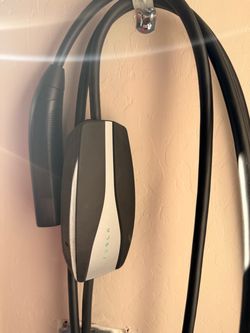 Tesla mobile charger 220V
