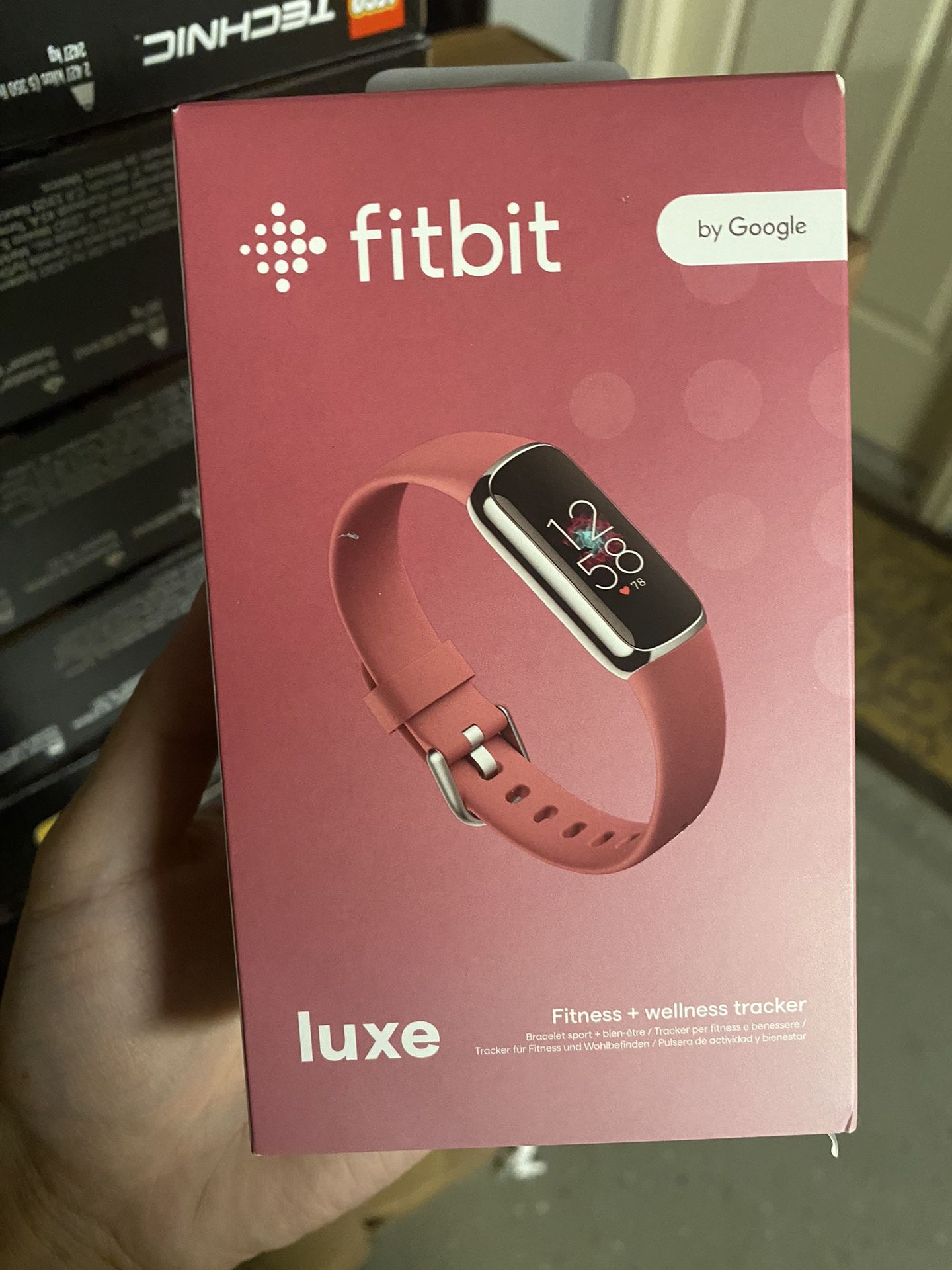 NEW Fitbit Luxe Fitness Wellness Tracker Stress Management Sleep Tracking Orchid 