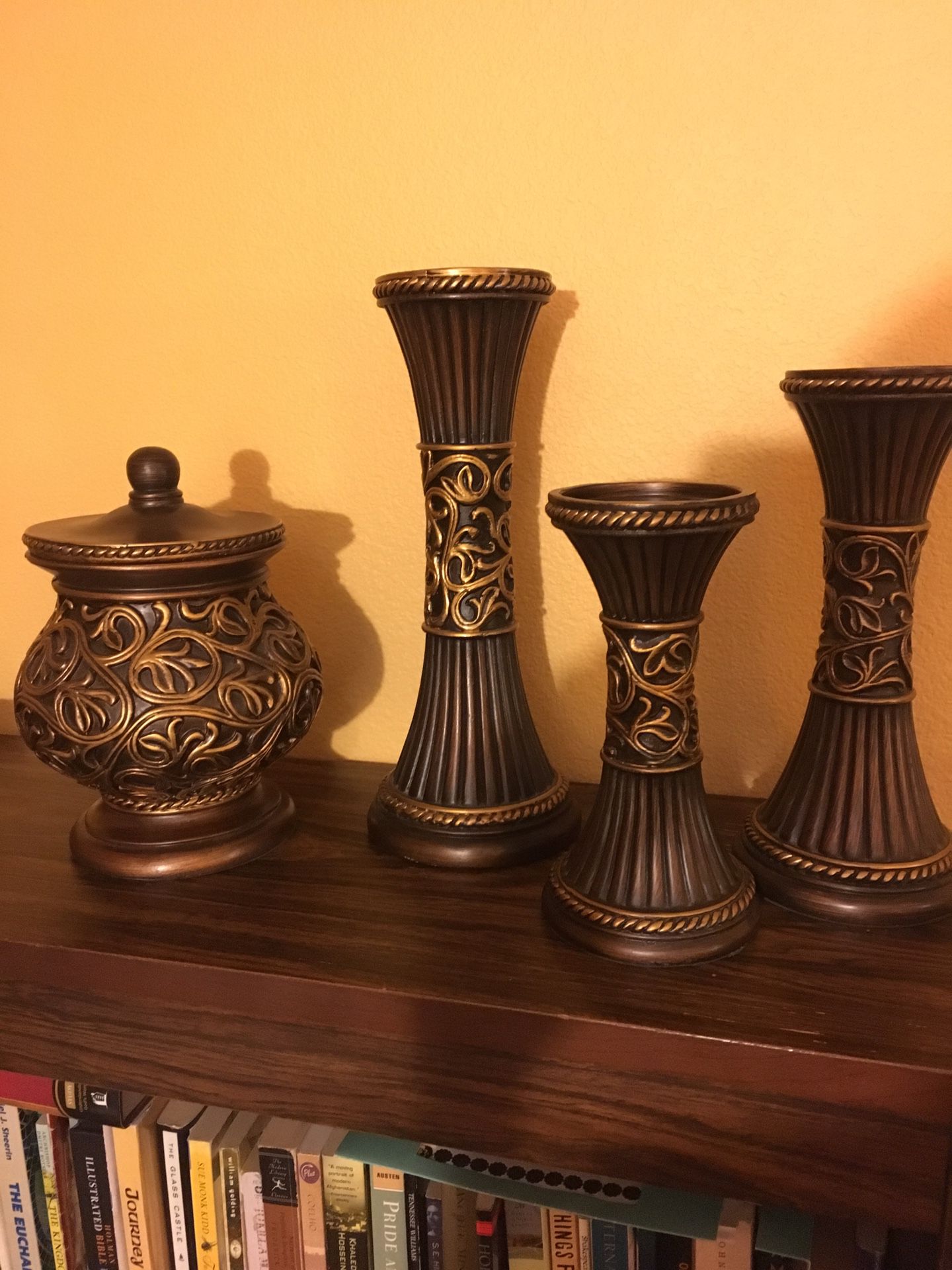 Set of 4 candle holders and vase