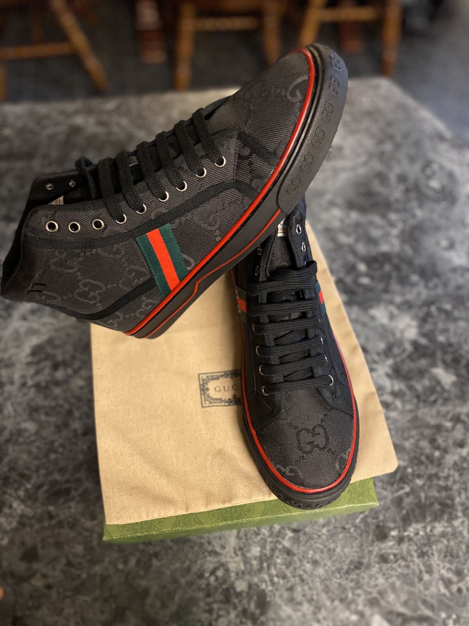 GUCCI SNEAKERS SIZE 10 