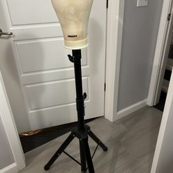 Foram Black Height Adjustable Wig Stand 