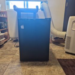 Haier Medium/small Refrigerator