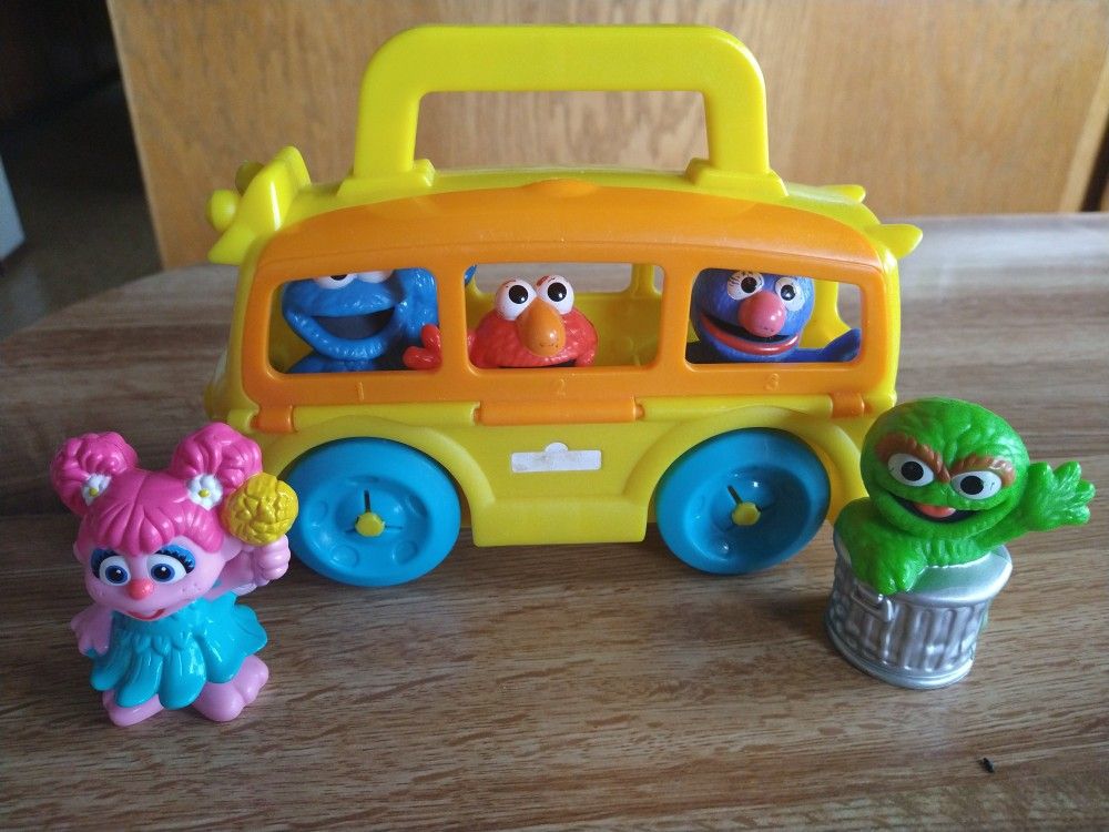 Sesame Street School Bus W/ Five Figures