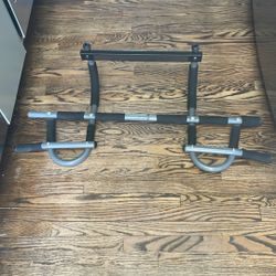 Pro Fit Iron Gym Pull Up Bar. 
