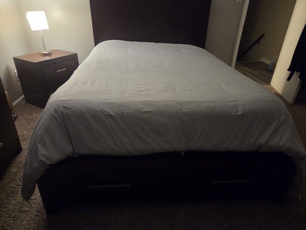 Three Piece Solid Wood Bedroom Set