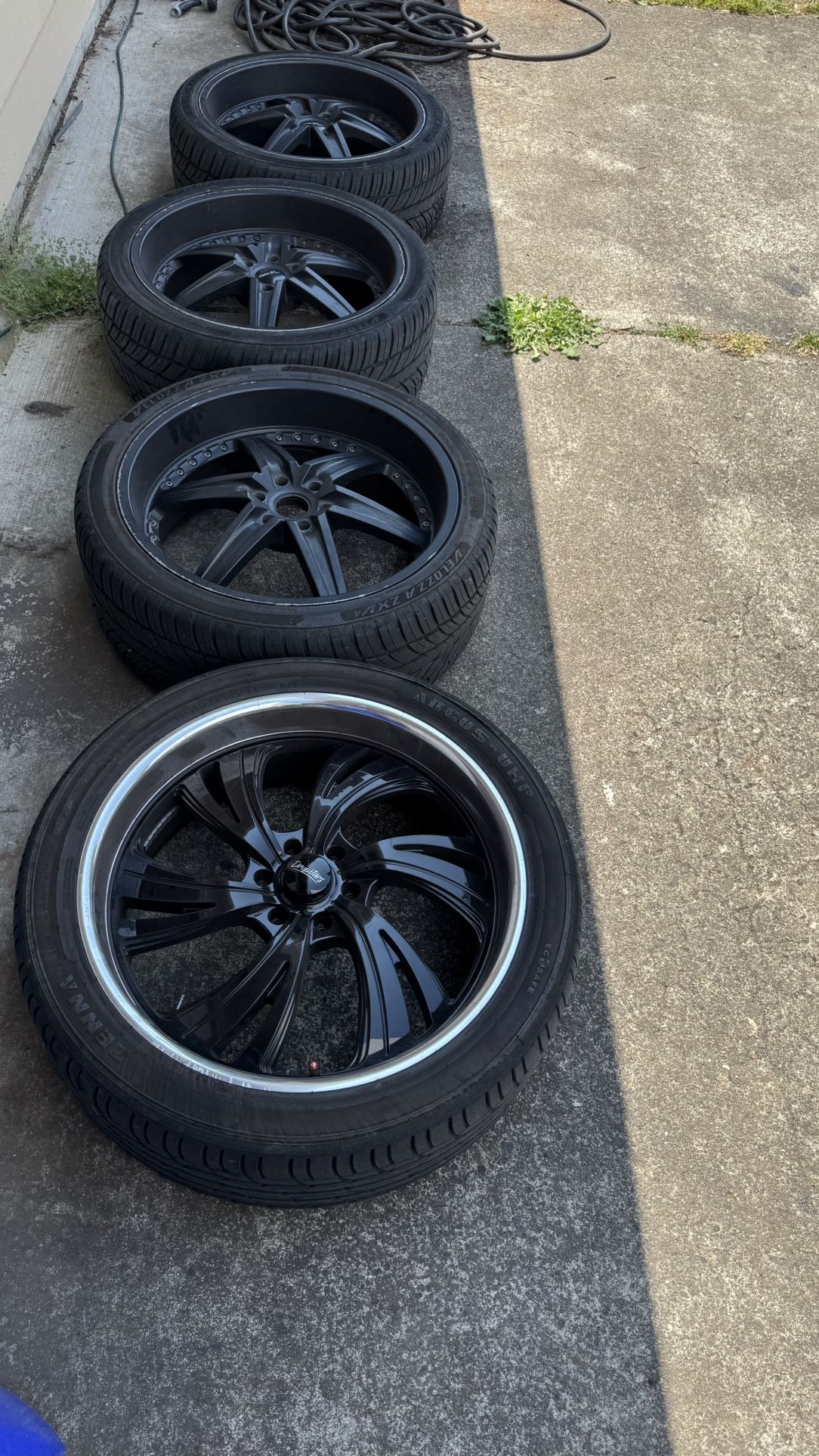 Rims with tires in excellent condition 🛞