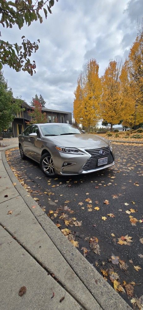 2017 Lexus ES