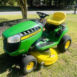 John Deere E100 Riding Mower Good Conditions 