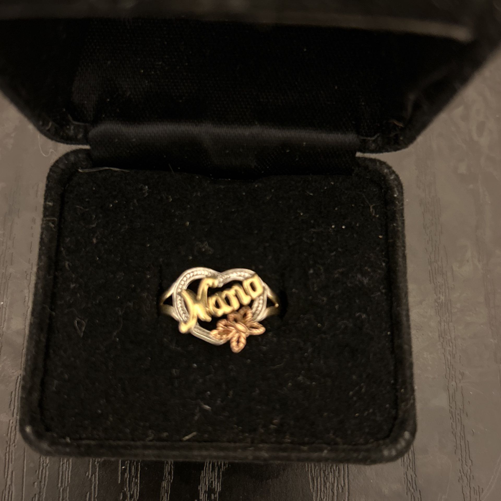 10k Ring With “nana” On It
