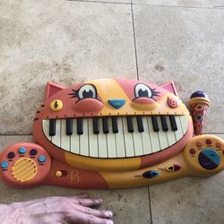 Kids Keyboard 🎹 / Microphone- Must Come To Huntington Beach
