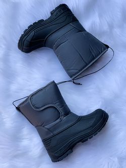 Kids snow boots / bota para la nieve niños / snow boots for kids sizes 9,10,11,12,13,1,2,3,4 $25 each pair