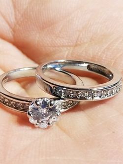 Gorgeous Women's wedding engagement promises ring size 5.5