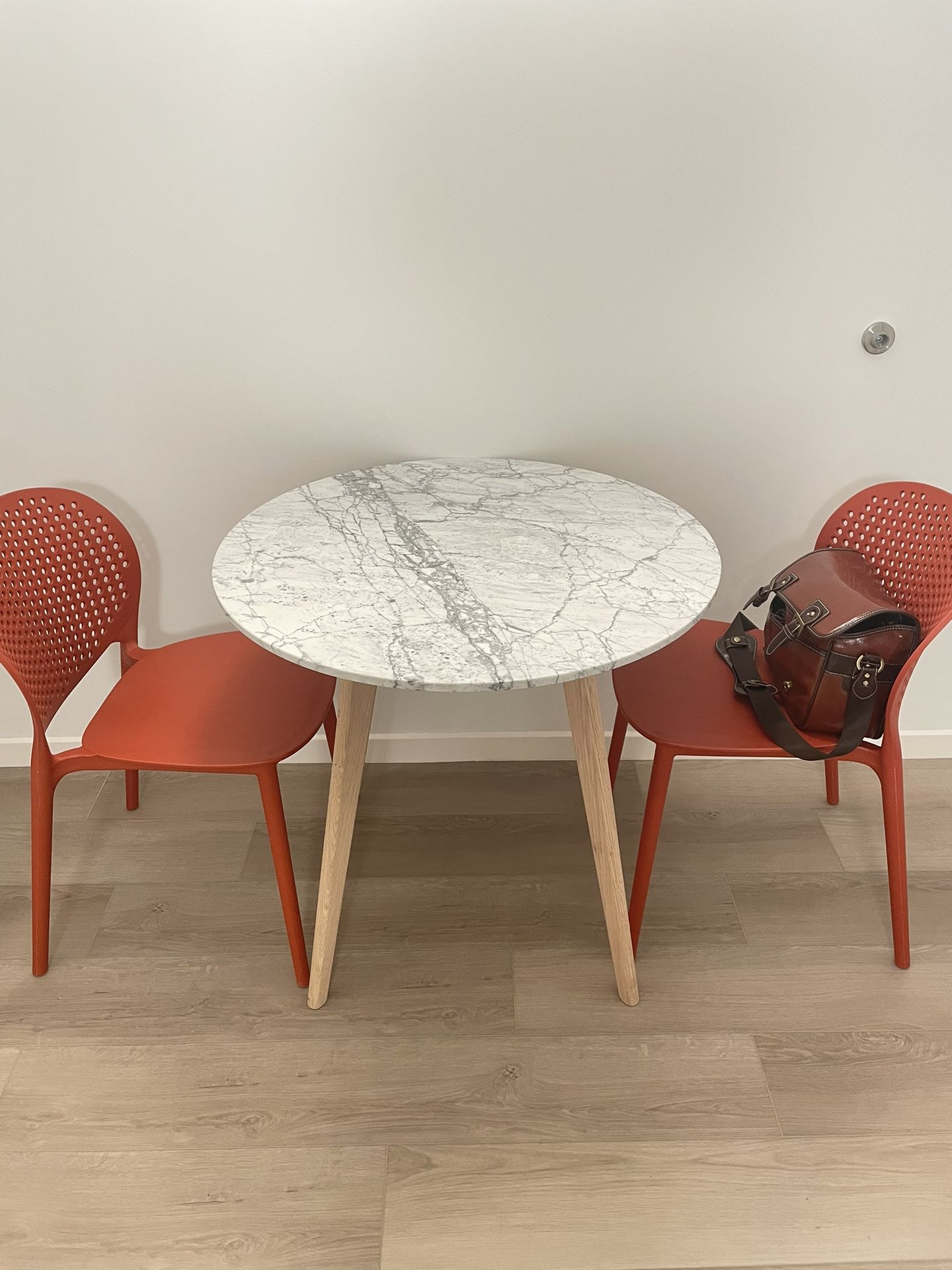 marble round table