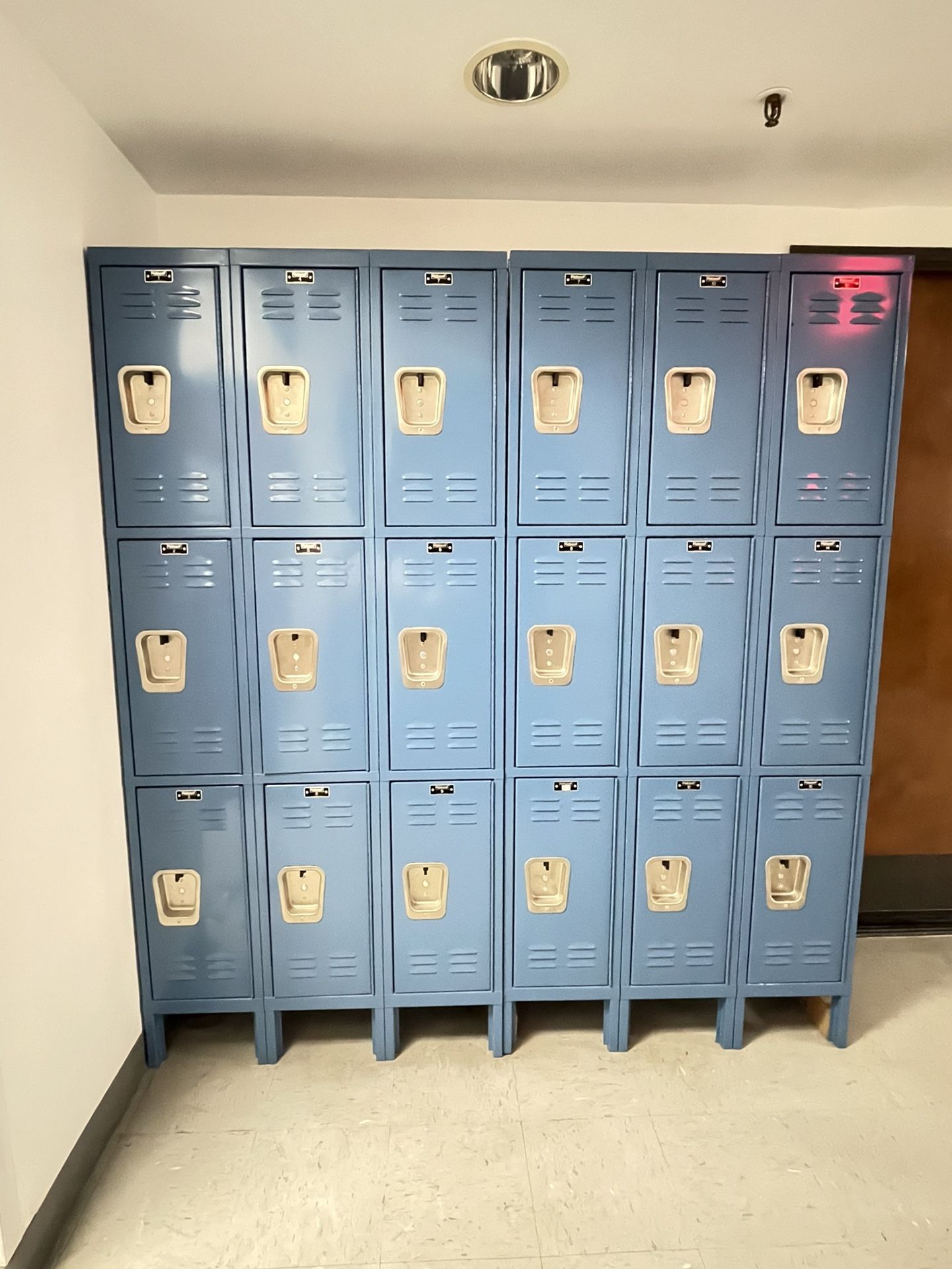 9 tier lockers