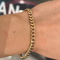 14 k yellow gold Cuban link bracelet