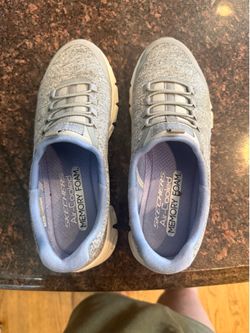 Skechers slip in size 6