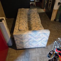Couch - Pull Out Bed - Free 