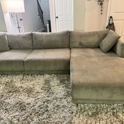 GREY SOFA/COUCH WITH CHASE 115” GOOD CONDITION 