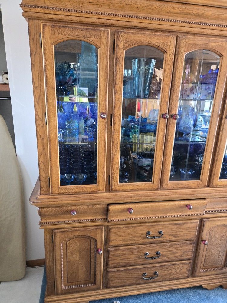 Vineyard Dove Tail Kitchen Table & China Cabnet