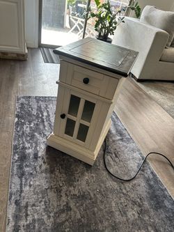 Side  cabinet / dresser