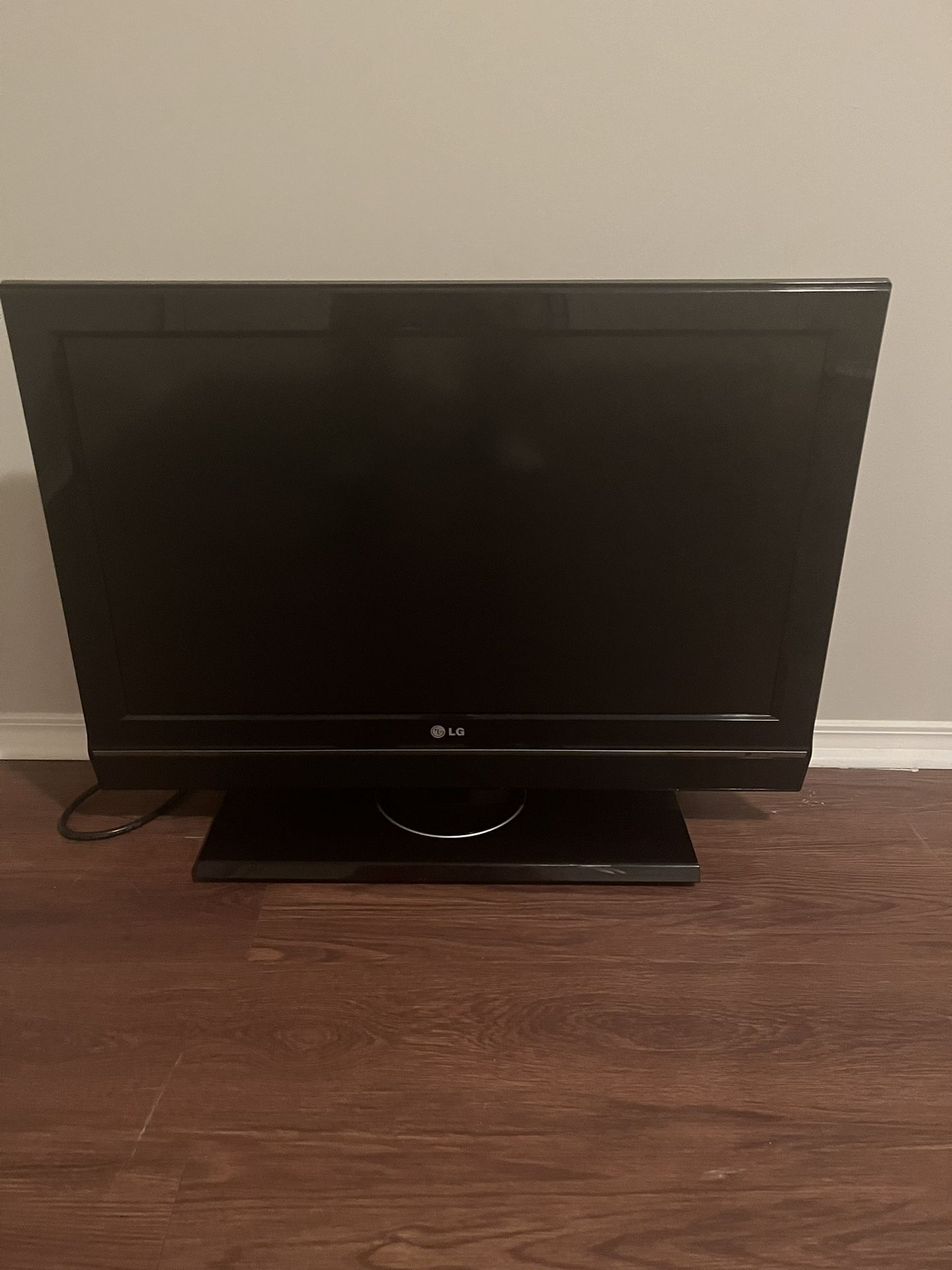 LG 32 Inch Flat Screen TV