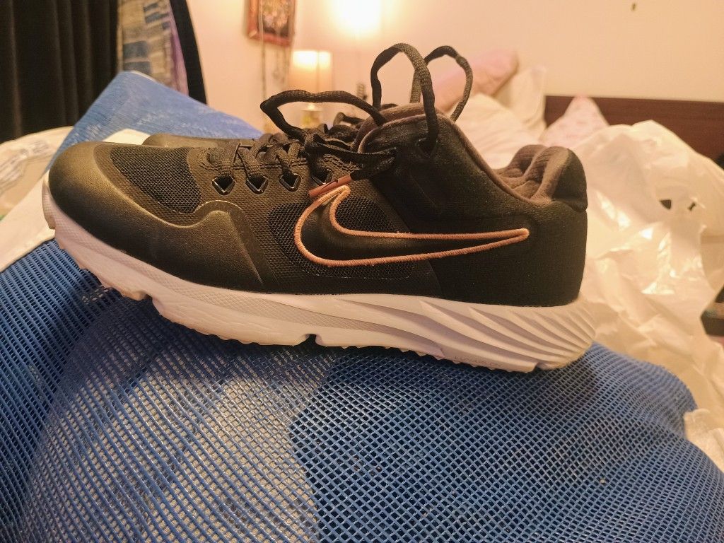 Women's,/Girls Softball Shoes By NIKE. 