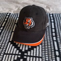 CINCINNATI BENGALS VINTAGE (SINGLE STRIPE) REEBOK VELCRO HAT 