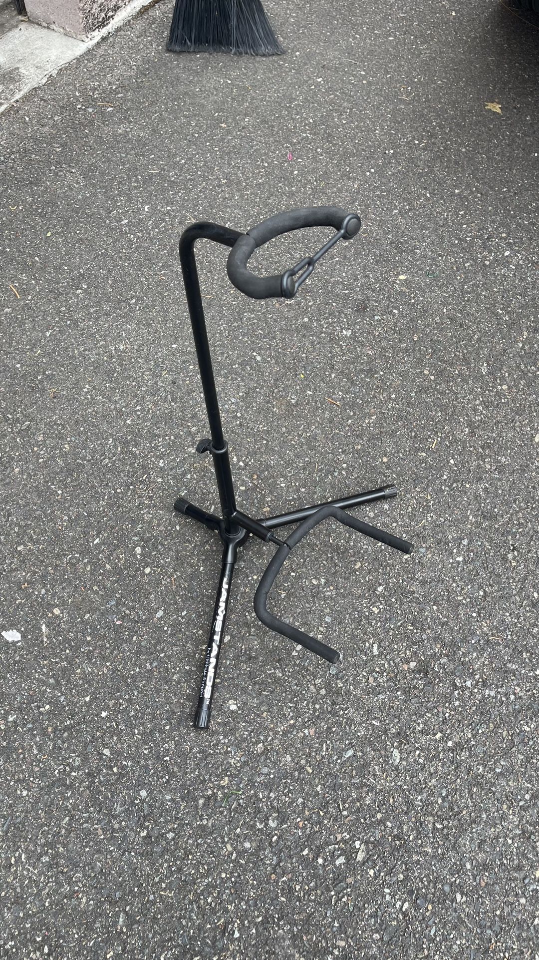 GUITAR STAND