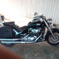 2005 Suzuki Boulevard C50 Motorcycle 