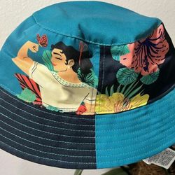 NWT DISNEY ENCANTO BUCKET HAT