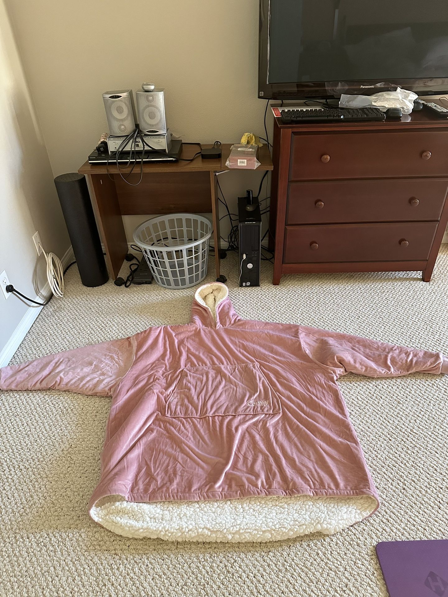 The Comfy Blanket Original Hoodie Kangaroo Pocket Pink 