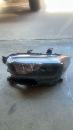 Toyota Tacoma TRD sport head lights