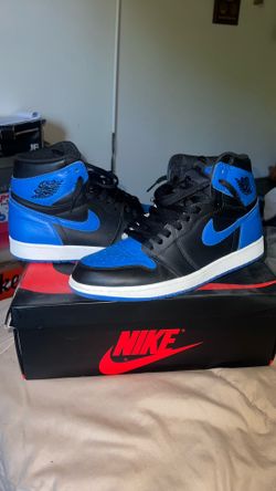 Royal blue jordan 1s 10.5