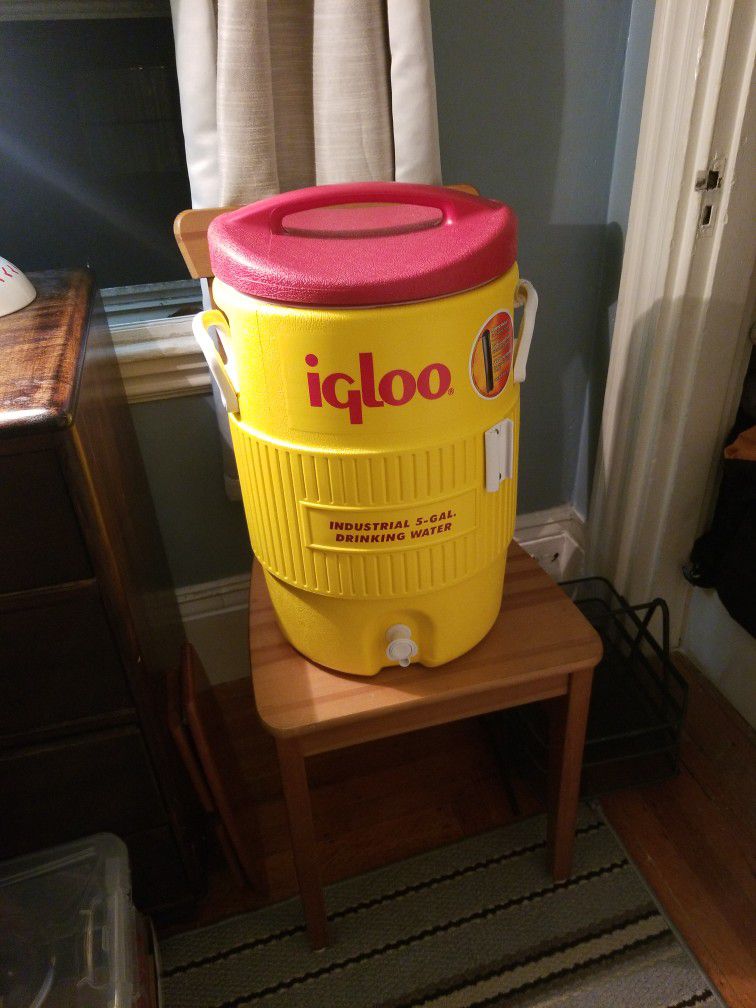 5 Gallon Igloo Cooler For Soccer Baseball Football Hockey Softball Coaching Teams  