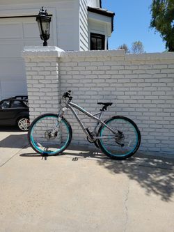 Diamondback Mountain Bike Lux SPORT 27.5