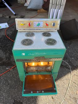Vintage Susie Homemaker Oven Toy (WORKS) 