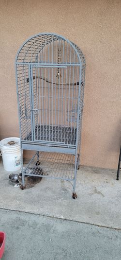 Bird cage metal $150obo