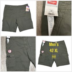 Men's Wrangler 42 XL Shorts Olive Green Cargo Utility Carpenter Stretch Relaxed Fit NWT