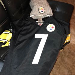 Child’s Steelers Jersey With Beenie