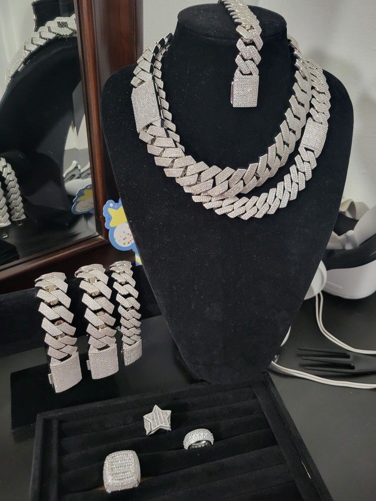 Chains, Handcuffs, Chokers, Diamond Rings Plated in S925 Silver