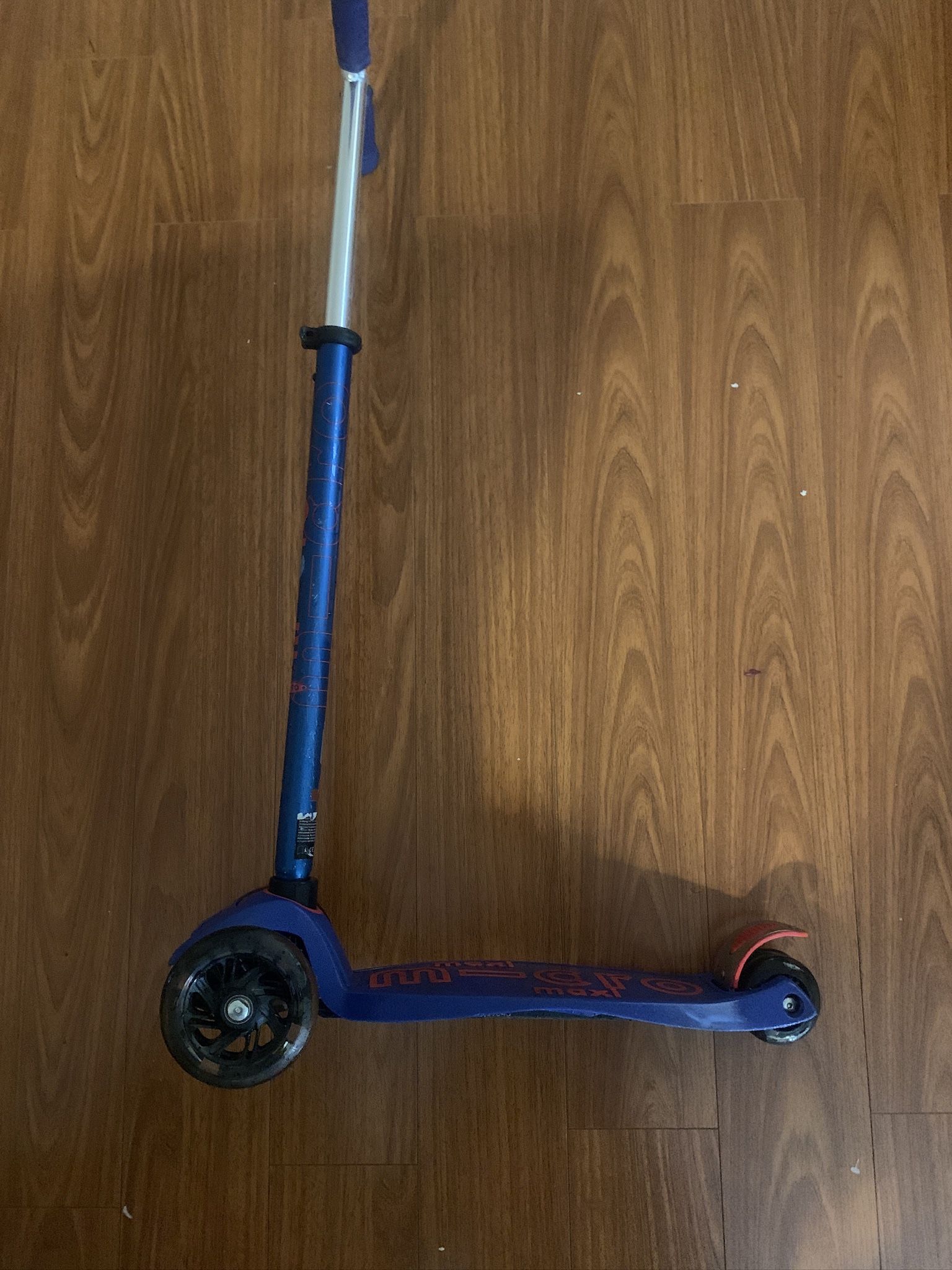 Micro Maxi Deluxe Blue Scooter